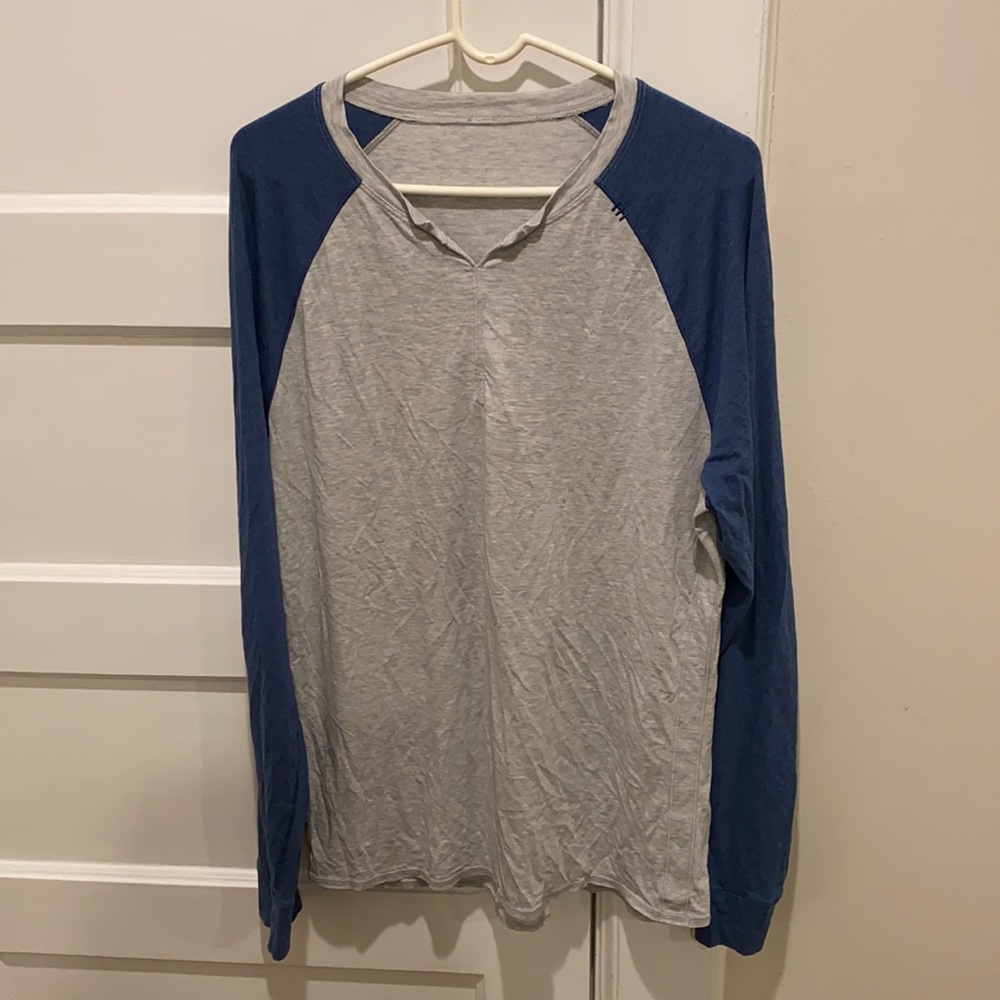 Lululemon men’s long sleeve t shirt v neck xl